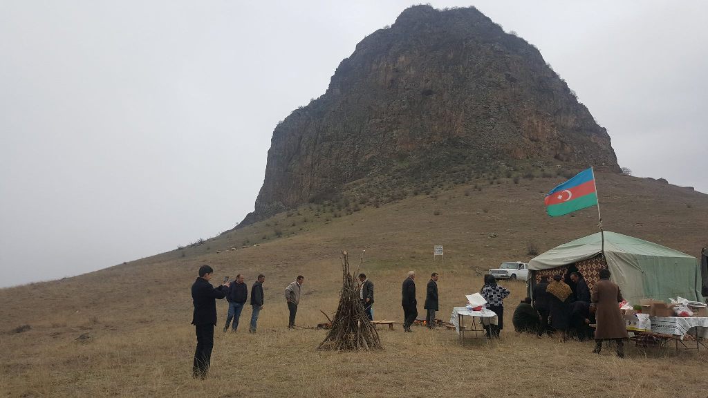 16 mart 2017-ci il tarixində Atv telekanalının Leziz macəra proqramının çəkiliş heyəti “Avey” DTMQ-unun kollektivi ilə birlikdə Abbasbəyli kəndində və Göyəzən dağının ətəyində olmuşdur