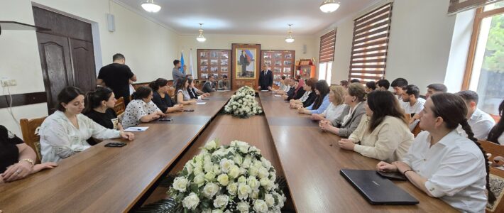 04 iyul 2025-ci il tarixində Bakı Dövlət Universitetinin Qazax filialında filialın, “Avey” və “Keşikçidağ” Dövlət Tarix-Mədəniyyət qoruqlarının birgə təşkilatçılığı ilə “Azərbaycanda qədim daş dövrünün öyrənilməsi problemləri- əldə olunmuş nəticələr və qarşıda duran problemlər” adlı elmi-praktiki seminar təşkil olunmuşdur 04 iyul 2025-ci il tarixində Bakı Dövlət Universitetinin Qazax filialında filialın, “Avey” və “Keşikçidağ” Dövlət Tarix-Mədəniyyət qoruqlarının birgə təşkilatçılığı ilə “Azərbaycanda qədim daş dövrünün öyrənilməsi problemləri- əldə olunmuş nəticələr və qarşıda duran problemlər” adlı elmi-praktiki seminar təşkil olunmuşdur