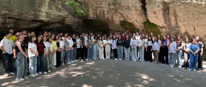 “Gənclər düşərgəsi”nin gəncləri qoruğun Damcılı filialına ekskursiya etmiş, gənclərə eksponatlardan ibarət sərgi nümayiş olunmuş, abidələr haqqında ətraflı məlumat verilmişdir. “Gənclər düşərgəsi”nin gəncləri qoruğun Damcılı filialına ekskursiya etmiş, gənclərə eksponatlardan ibarət sərgi nümayiş olunmuş, abidələr haqqında ətraflı məlumat verilmişdir.