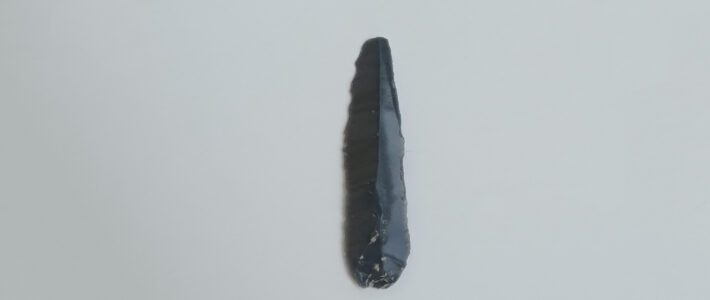 Neolit – Neolithic / Adı: Obsidiandan hazırlanmış kəsici alət – Name: Obsidian Cutting Tool Neolit – Neolithic / Adı: Obsidiandan hazırlanmış kəsici alət – Name: Obsidian Cutting Tool