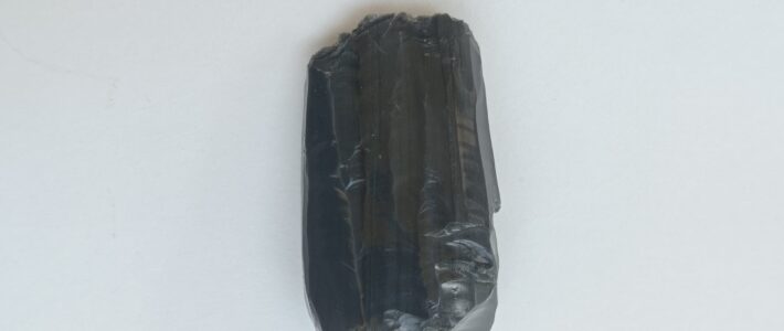 Neolit – Neolithic / Adı: Obsidiandan hazırlanmış kəsici alət – Name: Obsidian Cutting Tool Neolit – Neolithic / Adı: Obsidiandan hazırlanmış kəsici alət – Name: Obsidian Cutting Tool