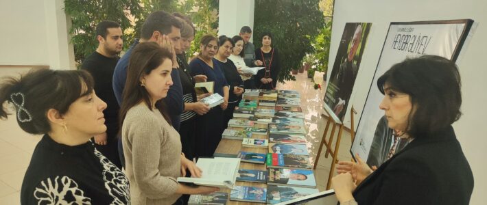 Ümummilli Lider, müasir Azərbaycan dövlətçiliyinin banisi Heydər Əliyevin anım günü münasibətilə “Avey” Dövlət Tarix-Mədəniyyət qoruğunun əməkdaşları Ulu Öndərin abidəsini və onun adını daşıyan mərkəzi ziyarət ediblər