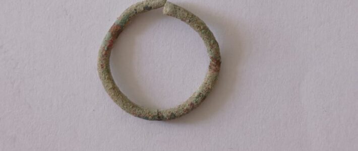 Dövrü: Son tunc-erkən dəmir dövrü-Adı: Sırğa / Period: Late Bronze–Early Iron Age-Name: Earring