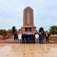 “Avey” və “Keşikçidağ” Dövlət tarix-mədəniyyət qoruqlarının rəhbərliyi və əməkdaşları Mədəniyyət Nazirliyi yanında Mədəni İrsin Qorunması, İnkişafı və Bərpası üzrə Dövlət Xidməti tərəfindən 2026-cı ilin birinci yarımili üçün təsdiqlənmiş iş planına uyğun olaraq Gəncə şəhərində fəaliyyət göstərən “Gəncə” Dövlət tarix‑mədəniyyət qoruğuna elmi-tanışlıq səfəri həyata keçirmişlər