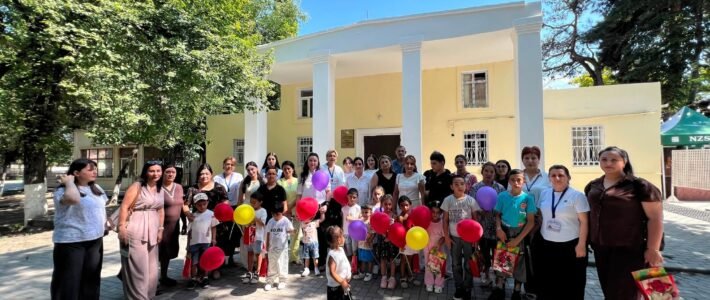 Qazax rayonunda fəaliyyət göstərən “1 İnci Psixologiya və Nitq Mərkəzi”nin xüsusi qayğıya ehtiyacı olan uşaqları Mədəni İrsin Qorunması İnkişafı və Bərpası üzrə Dövlət Xidmətinin tabeliyində fəaliyyət göstərən “Avey” Dövlət Tarix-Mədəniyyət Qoruğunun inzibati binasında qonaq olublar